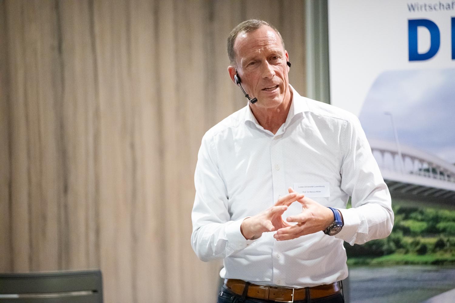 Marcus B. Muller speaking on stage